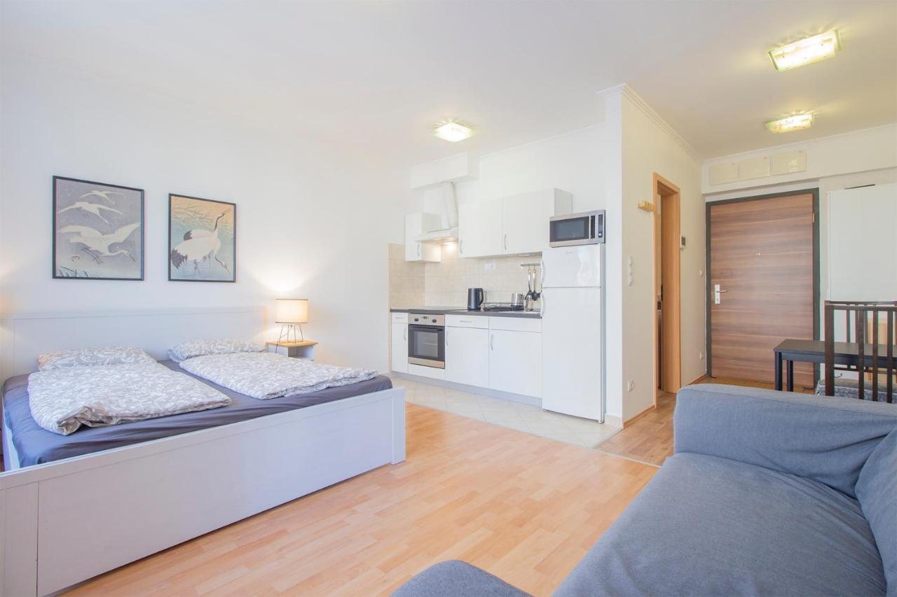 Appartamento Corvin Modern Studio With Ac, Parking Budapest Esterno foto