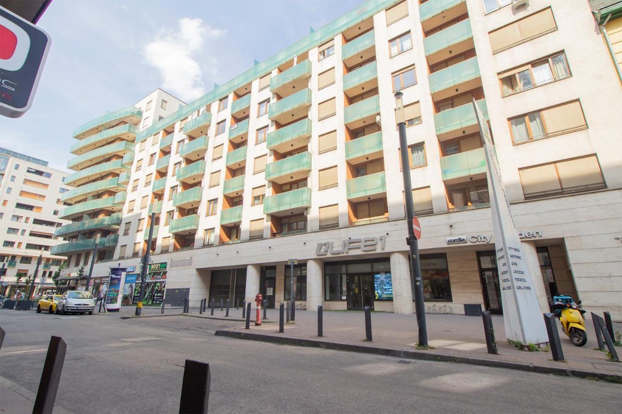 Appartamento Corvin Modern Studio With Ac, Parking Budapest Esterno foto