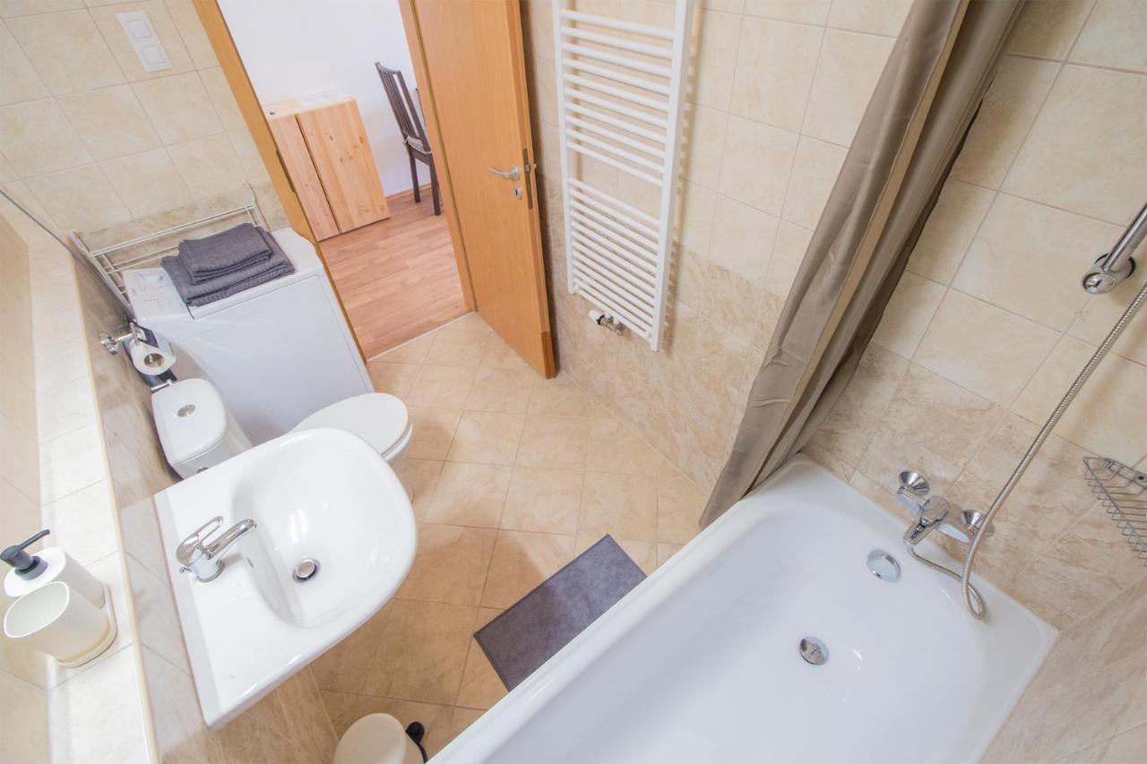 Appartamento Corvin Modern Studio With Ac, Parking Budapest Esterno foto