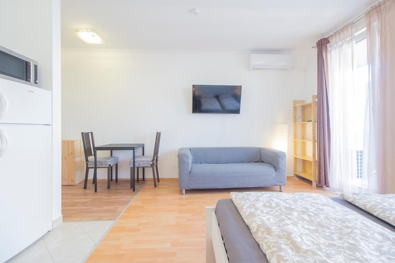 Appartamento Corvin Modern Studio With Ac, Parking Budapest Esterno foto