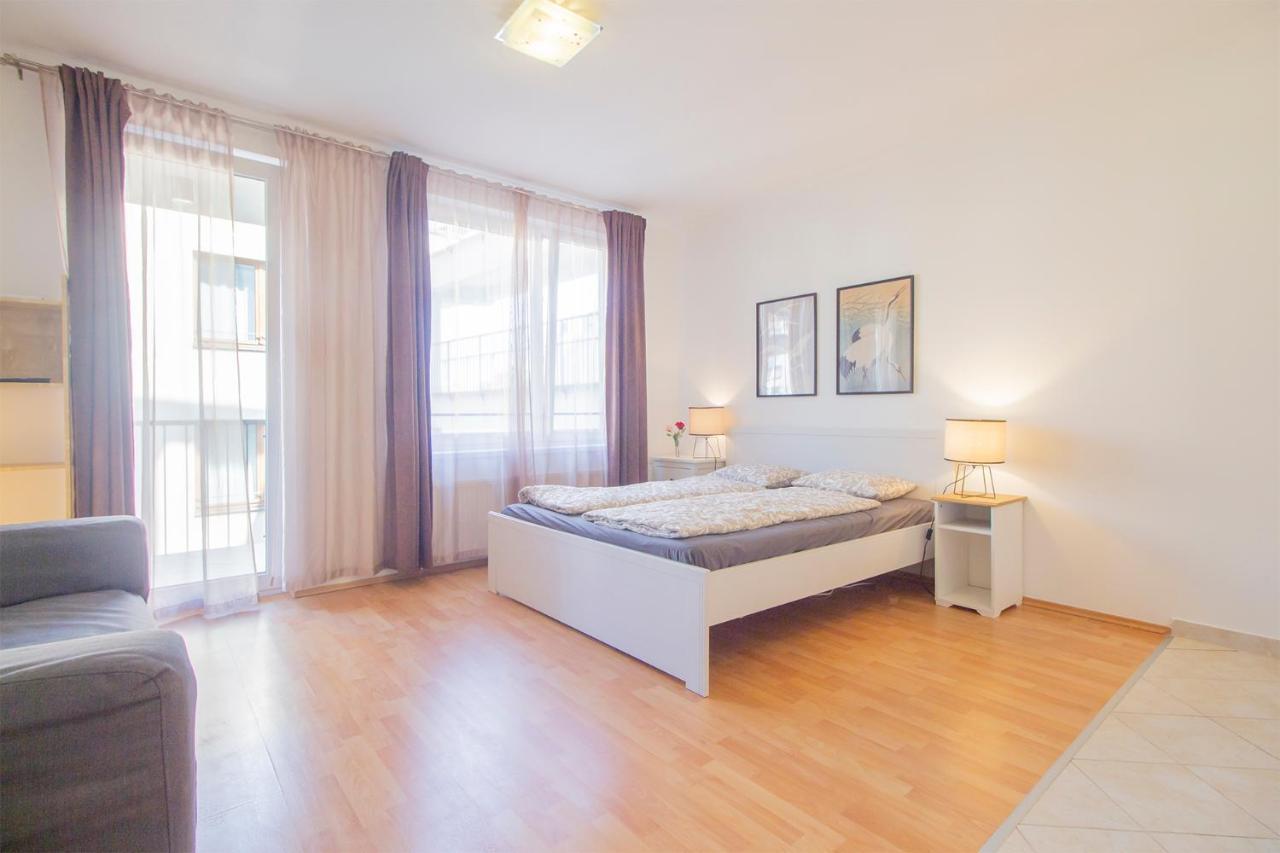 Appartamento Corvin Modern Studio With Ac, Parking Budapest Esterno foto