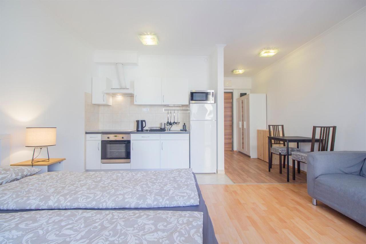 Appartamento Corvin Modern Studio With Ac, Parking Budapest Esterno foto